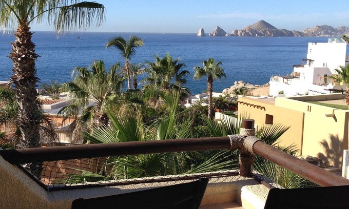 Cabo Bello Condominio | Penthouse con vista al mar y al arco con 2 minutos a pie de la playa