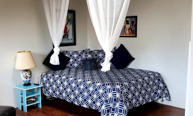 Point Loma Heights Apartamento | Ocean Beach #3, Breeze, Retro/Cozy, Studio Cottage only 3 blocks to beach!⛱