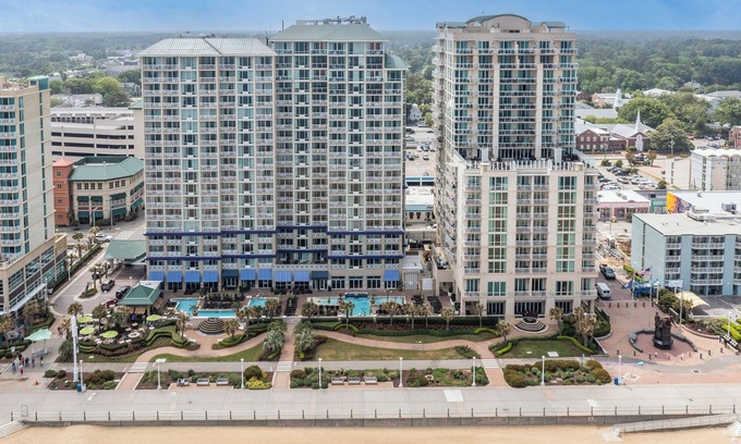 Northeast Virginia Beach Complejo | Ocean Beach Club Virginia Beach - 3 BEDROOM SUITE W/2KG AND 1QN BEDS W/SOFABED