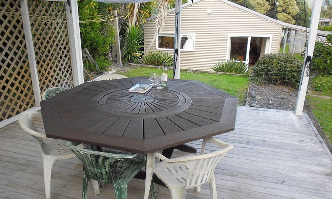 Tairua Cabaña | Ocean Beach Honey - Tairua Holiday Home