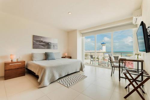Puerto Juárez Apartamento | *OCEAN Beachfront 4 BDR with pool by Casa Paraiso*