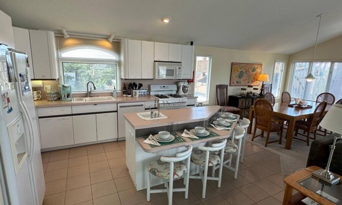 Barnegat Light Casa | Ocean Block 4 Bedroom Contemporary