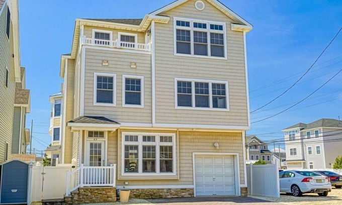 Normandy Beach Casa | Ocean Block 6 Bedrooms 5 Bathrooms Silver Beach