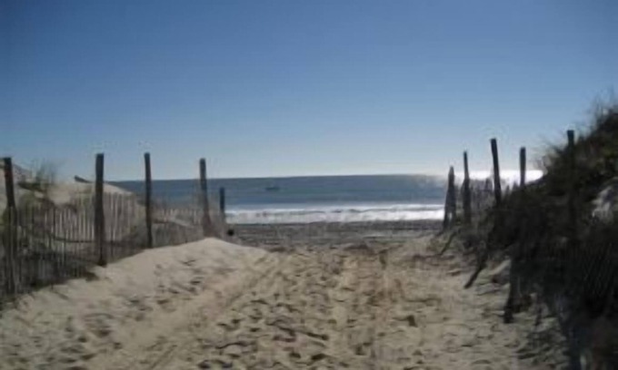 Beach Haven Cabaña | Ocean block cottage -pet friendly