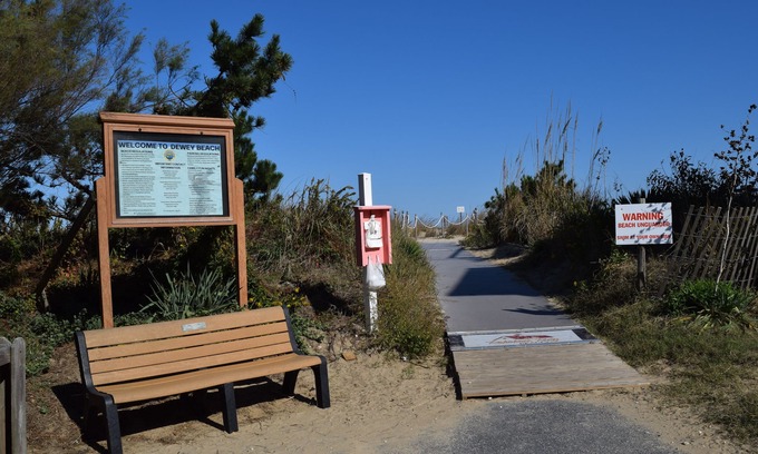 Rehoboth by the Sea Condominio | OCEAN BLOCK Dewey Beach Condo Sleeps 10 w/ Parking