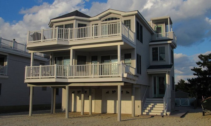 Ship Bottom Casa | Ocean block house with views of the ocean