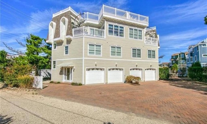 North Beach Casa | North Beach Ocean Block Townhome en carril privado. Pasos a la playa. Hermosas vistas al mar y terraza en la azotea. 140605