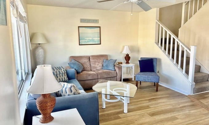 Sussex County Casa | Ocean Block Townhouse in Dewey Beach – 4 Decks, Pool, Steps to the Sand!