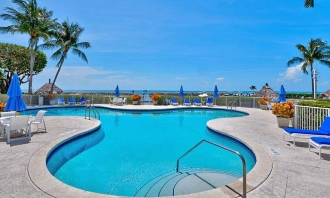 Plantation Key Condominio | Ocean Breeze. Oceanfront Resort Style Condo in the Florida Keys (Islamorada)