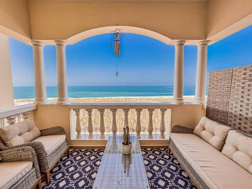 Al Hamra Village Apartamento | Ocean Breeze Retreat