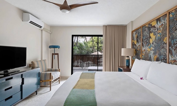 Waikiki Hotel | Ocean Breeze Retreat with Surfing Spots Nearby! Relaxing Rooms w/ Lanai | Pool