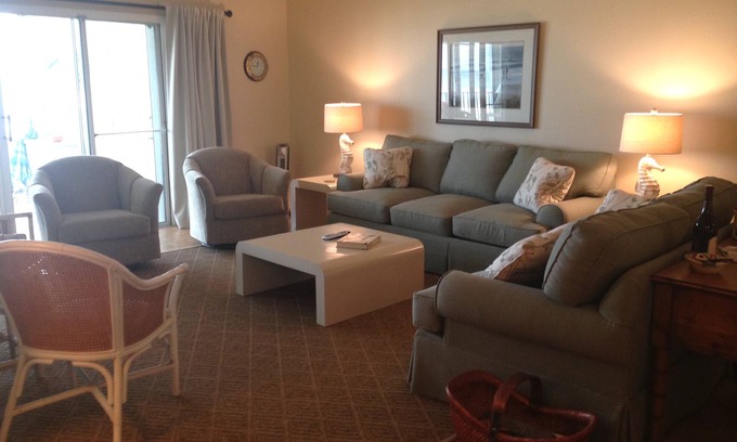 Sawgrass Condominio | ’Ocean Breeze '.. Pasos a la playa, espacioso 1er piso!