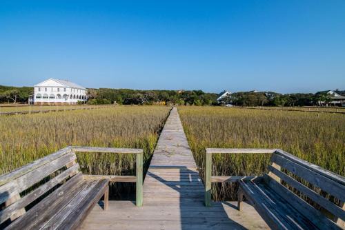 Pawleys Island Casa | Ocean Breezes Historic Home with Creek Dock