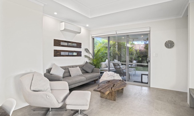 Quindalup Casa | Ocean Cove Chalet is just 500m from the Dunsborough beach