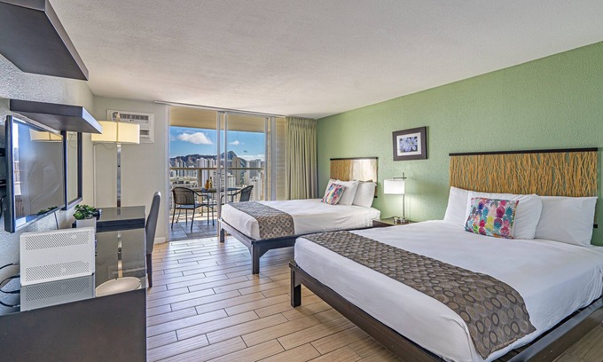McCully - Moiliili Condominio | Ocean-Diamond Head Waikiki Condo at Island Colony Short Walk to the Beach