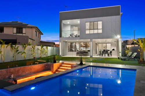 Bongaree Casa | Ocean Escape - Majestic, Luxurious Canal Home