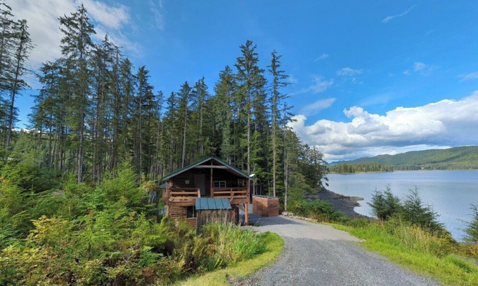 Whale Pass Apartamento | Ocean front 1-bedroom apartment in enchanting Whale Pass with strong WiFi