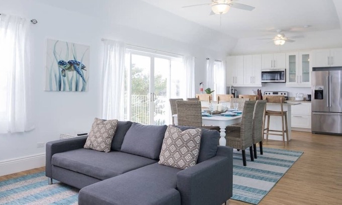 St. George's Apartamento | Escape to one of Bermudas best ocean front accommodations