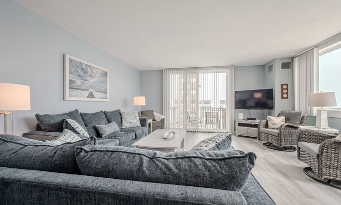 The Pines Condominio | Ocean Front 3BR 3 BA Condo in Rehoboth Beach