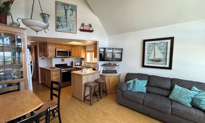 Smith River Cabina | Ocean Front Cabin 11 with Private Jacuzzi & Superb Views