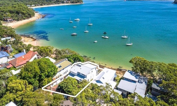 Bundeena Casa | Ocean Front Luxury - The Lambeth Walk