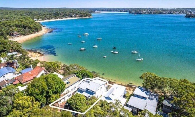 Bundeena Casa | Ocean Front Luxury - The Lambeth Walk