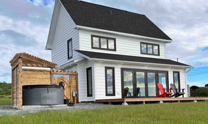 Port de Grave Casa | Ocean Front Saltbox 'SeaForever' w/Hot Tub