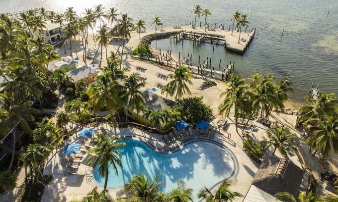 Islamorada Complejo | Ocean Front Studio w/Kitchenette, Pool, Free Parking & Pet Friendly