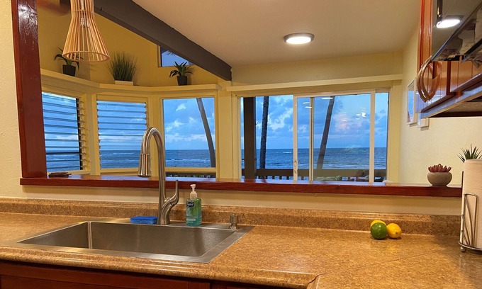 Waialua Apartamento | Dúplex de dos habitaciones frente al mar con garaje