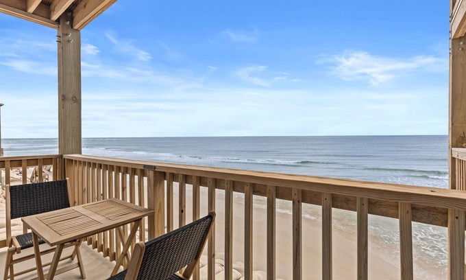 McCutcheon Field Condominio | Ocean Front! Sleeps 6!