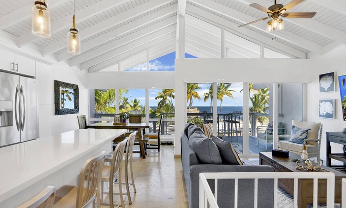 Monroe County Casa | Ocean Front Villa with endless Views, golf cart, paddle boards, kayak and bikes