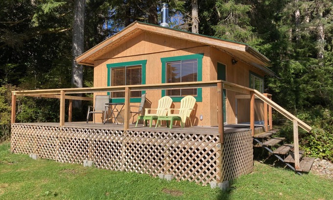 Quatsino Cabina | Ocean Front wilderness Cabin, brand new - Spa bathroom, fully equipped Kitchen