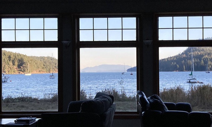 Pender Island Casa | Ocean Front with level walkout beach