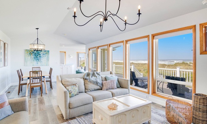 Bayshore Casa | Ocean Front with Hot Tub, Dog Friendly!