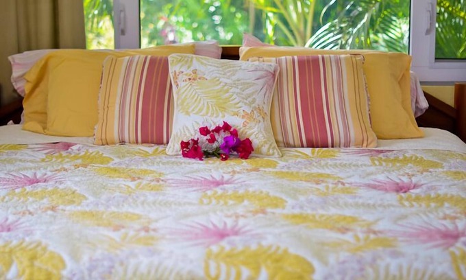Hart Bay Villa | Ocean Garden - Dos suites King Deluxe con dormitorio principal