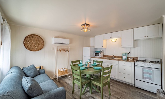 Rehoboth Beach Cabaña | Ocean Glass Inn - Cottage Efficiency
