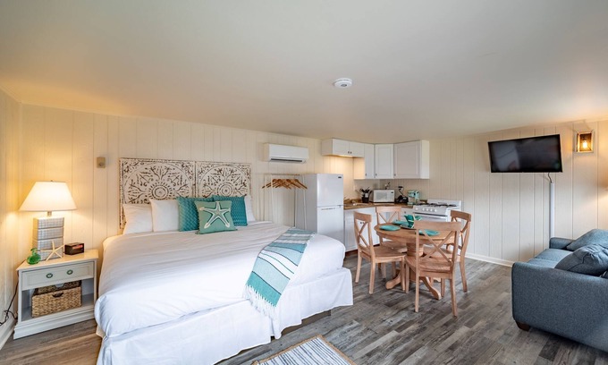 Rehoboth Beach Cabaña | Ocean Glass Inn - Cottage King Efficiency