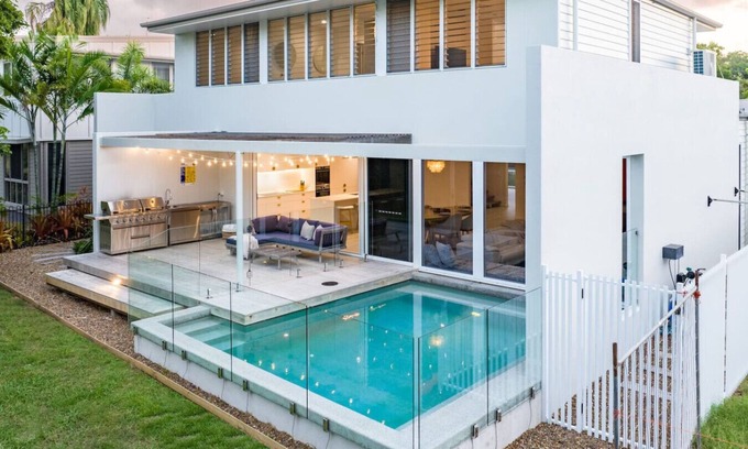 Agnes Water Casa | Ocean House - 4 BR w/ Private Pool - 100m to Beach