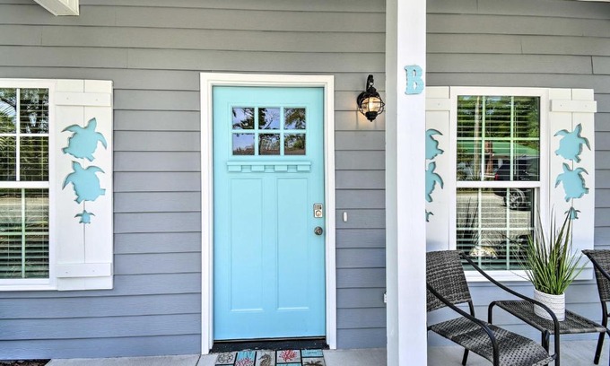 Ocean Isle Beach Casa | Ocean Isle Beach Home with Shared Lanai and Grill