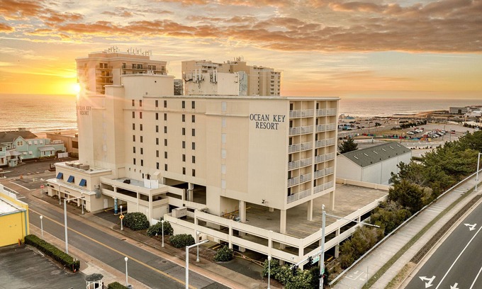 Northeast Virginia Beach Complejo | Ocean Key Resort 2BR Unit – Steps from Beach, Kitchen, 2 Bathrooms, Sleeps 6