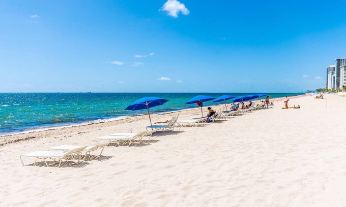 Galt Mile Hotel | Ocean Manor Rentals