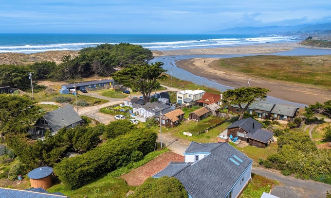 Salmon Creek Casa | Ocean Oasis:5Star!New Beach Retreat-Bodega Bay!Easy Walk to Beach!WiFi/Sauna!