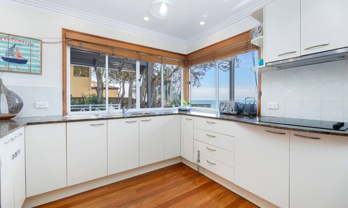 Beachmere Casa | Ocean Pearl - 3 Bedroom, Beachfront property!!