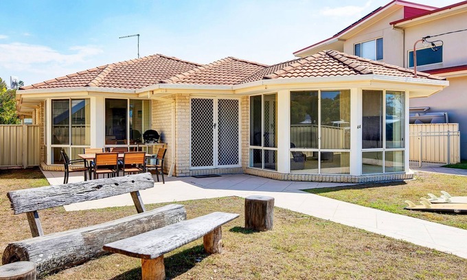 Brooms Head Casa | Ocean Road Oasis - Beach Front Location