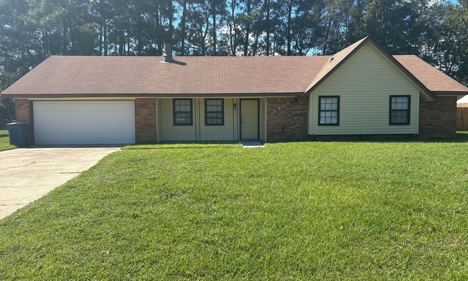 Gulf Hills Casa | OCEAN SPRINGS - GULF HILLS AREA Enjoy this home away from home!