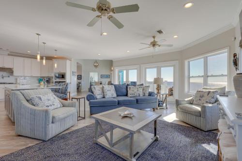 Ocean Springs Casa | Ocean Springs Magnolia Beach House on Pvt Beach!