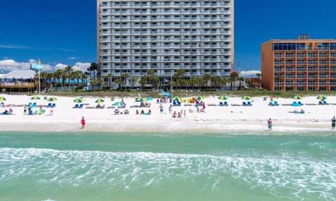 Panama City Beach Hotel | Ocean Towers Beach Club - Spacious 1 Bedroom