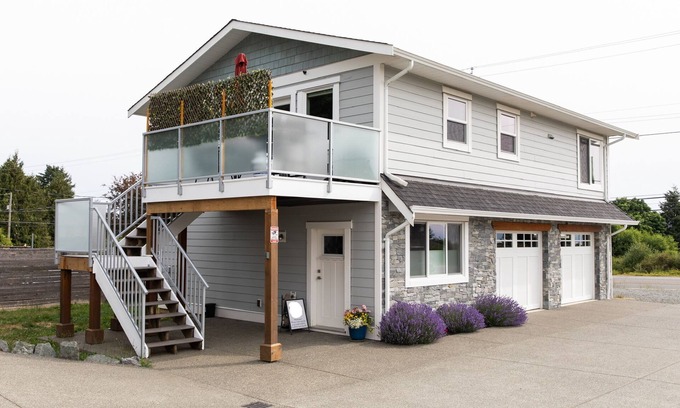 Courtenay Casa | Ocean trails, 25 minutes to Mt. Washington and minutes from Courtenay.