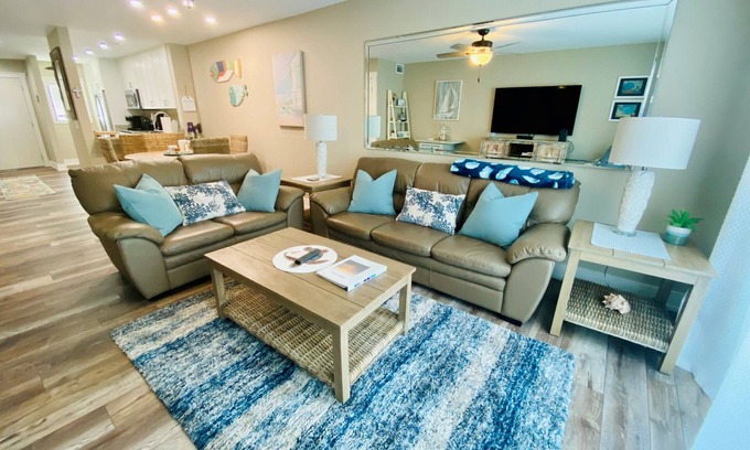 Crescent Beach Condominio | Ocean view 2 bedroom, 2.5 bath townhouse. Summerhouse Unit 344