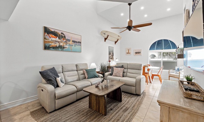 Cape Caneveral Beach Gardens Condominio | Ocean View, 2 Primary Suites, Heated Pool, Beach